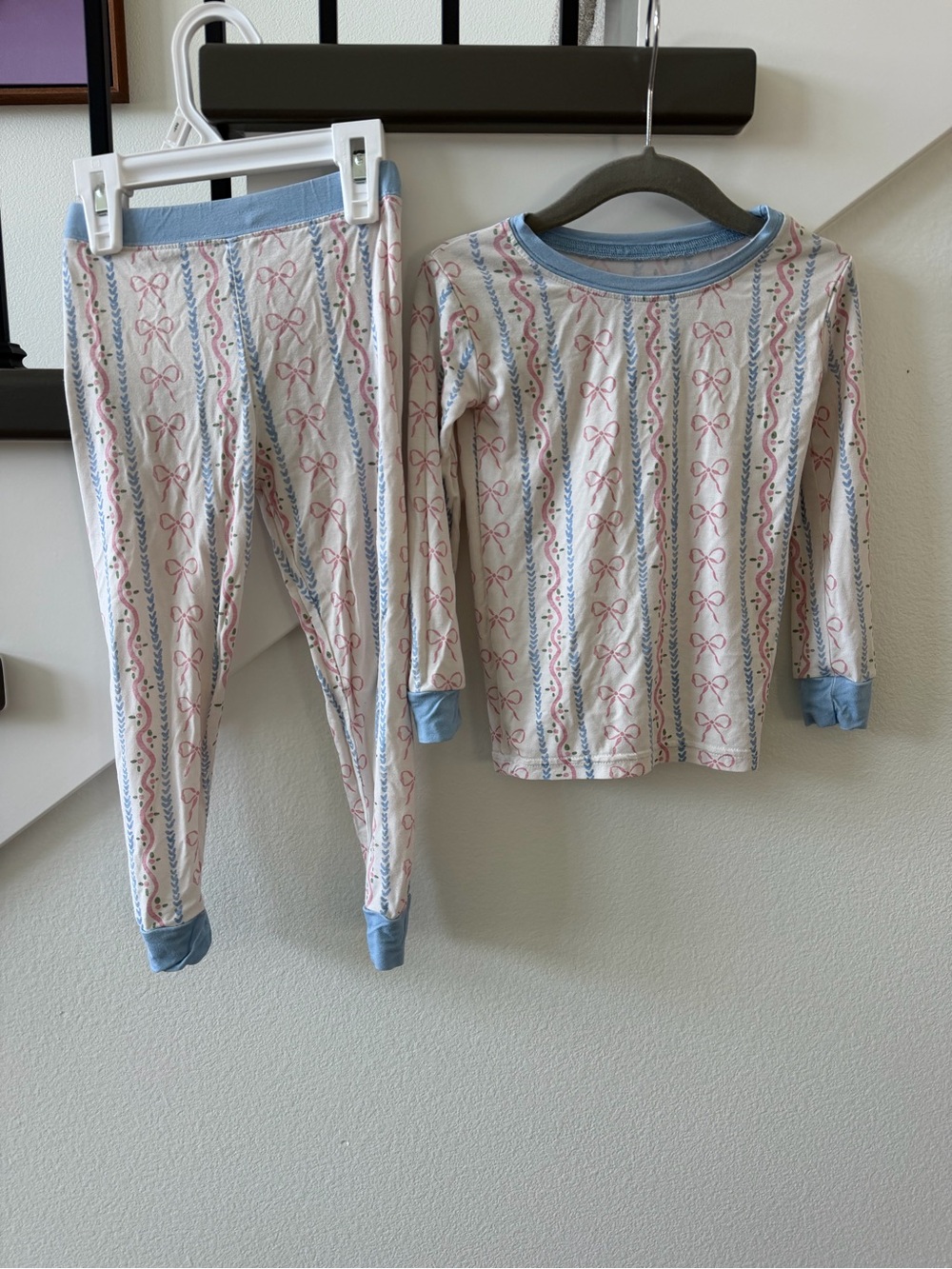 Little One Shop Two-Piece Bow Print Pajama Set - Bamboo